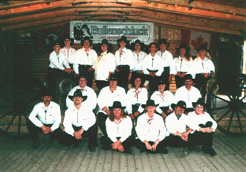 Bild "Vereinsleben:Gruppenfoto2001_-_TheMaverick.gif"